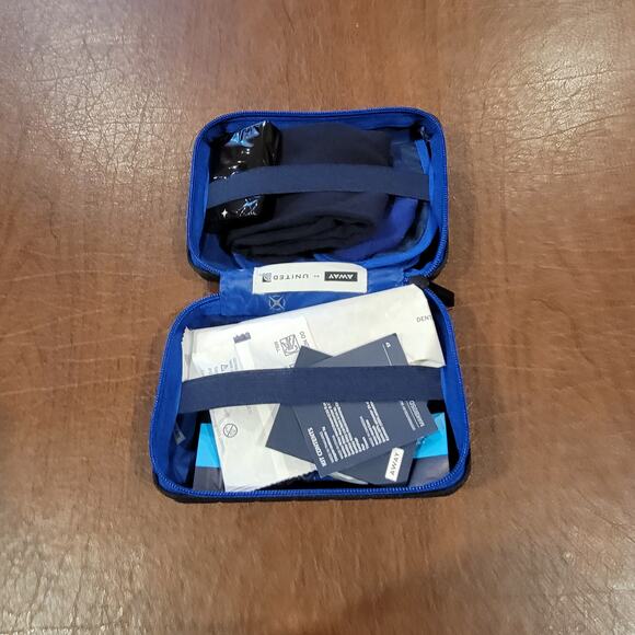 New AWAY Travel The Mini Suitcase Toiletry Case United Polaris Amenity Kit Pouch - Picture 14 of 15